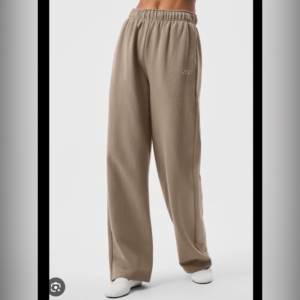 Alo Yoga Accolade Straight Leg Sweatpants